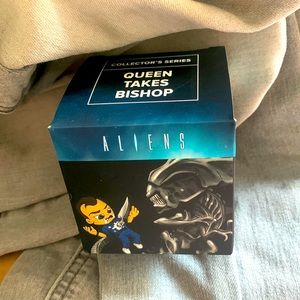 Aliens collector’s series ‘Queen takes Bishop’ figure